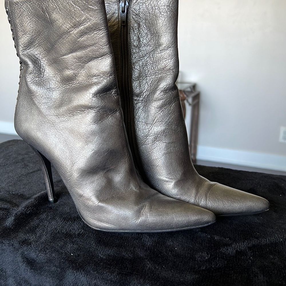 Stuart Weitzman - Picture 2 of 7